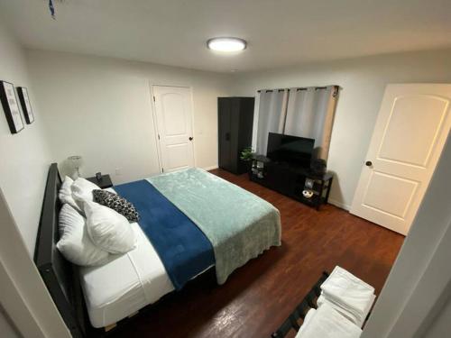 Home away from home close to parks - Pet Friendly photo 17