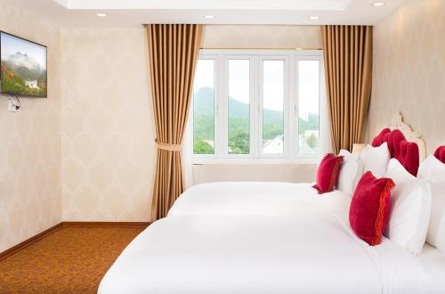 Postel nebo postele na pokoji v ubytování Ladalat Hotel