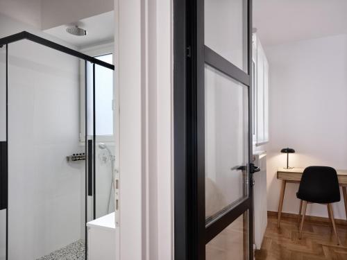 Sunny and Comfy 2bd Apt in Kolonaki