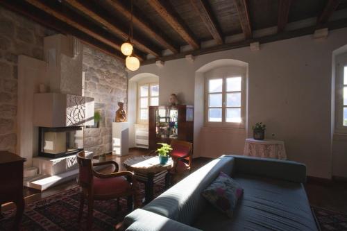 Olea Apartments in a Historic 17th Century Palace Perast photo 2