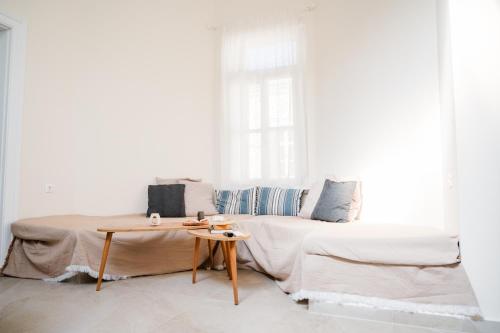 Alcestis City Apartment