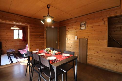 a dining room with a table and chairs at 湖畔まで徒歩圏内、BBQ可能！隠れ家感溢れる【Nハウス】 in Yamanakako