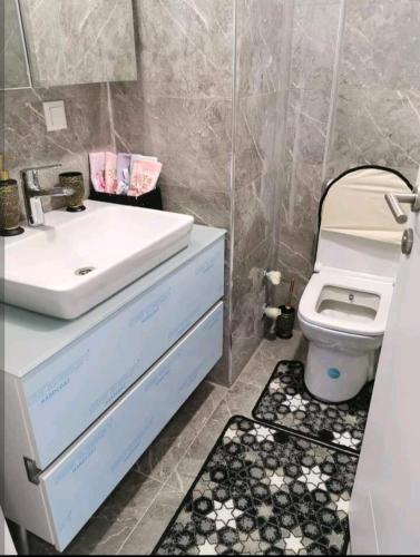 a bathroom with a sink and a toilet at شقة سياحية مطلة على البحر in Istanbul