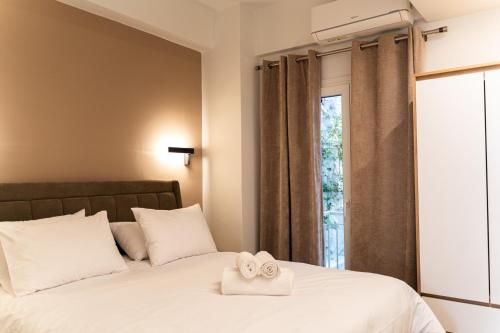a bedroom with a bed with two towels on it at Nueve / There's no place like home in Patra