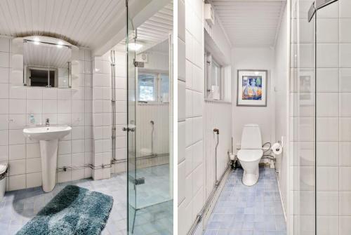 een badkamer met een toilet, een wastafel en een douche bij Seaside Bliss for Families: Home Away from Home in Stavsnäs