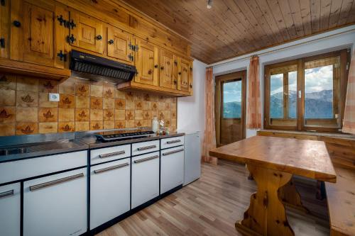 Kuchyň nebo kuchyňský kout v ubytování Oberköbenhof Wohnung Berg