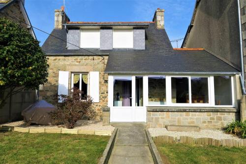 Maison bretonne avec jardin clos au centre de PERROS-GUIREC - Réf 928