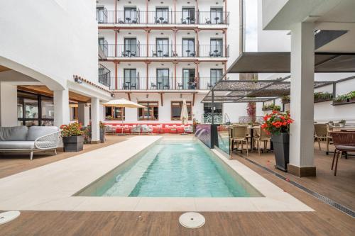 a swimming pool in the middle of a building at Neptuno Apartments in Calella