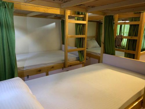 Cama o camas de una habitación en Jungle by sturmfrei Manali