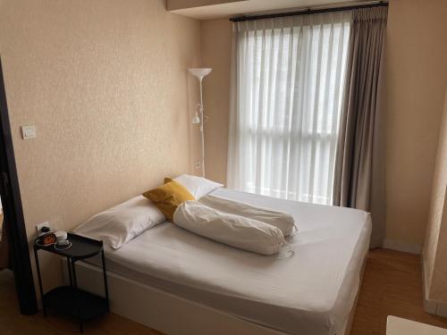 מיטה או מיטות בחדר ב-BSD City AEON&ICE BSD - Kinarya Cozy Casa de Parco- for 4 guests
