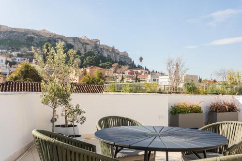 Elysian Apartments in Plaka by UPSTREET