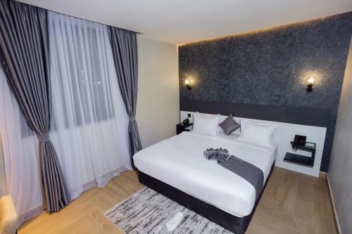 Ein Bett oder Betten in einem Zimmer der Unterkunft Shitaye Suite Hotel