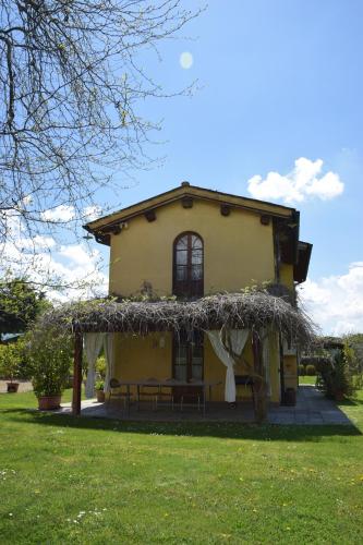 Un jardín fuera de Podere Piandarca