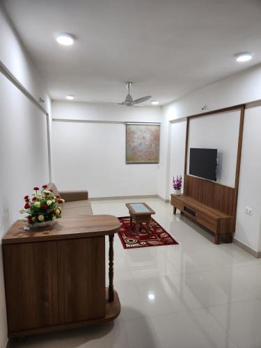 Μια τηλεόραση ή/και κέντρο ψυχαγωγίας στο Anandi Service Apartment