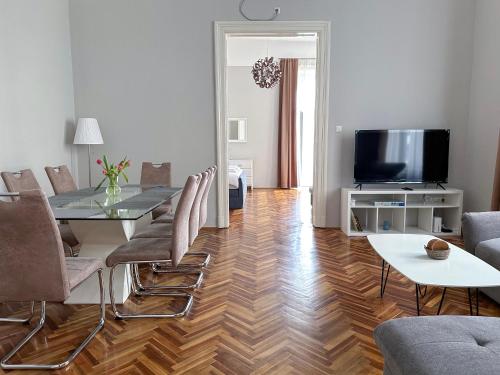 Sunny Castle Apartment