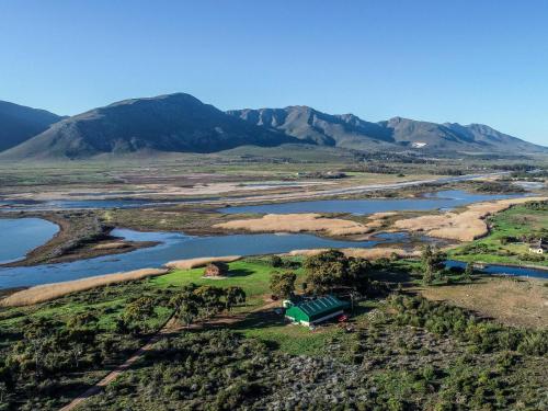 Rivers End Farm Stanford with solar energy 항공뷰