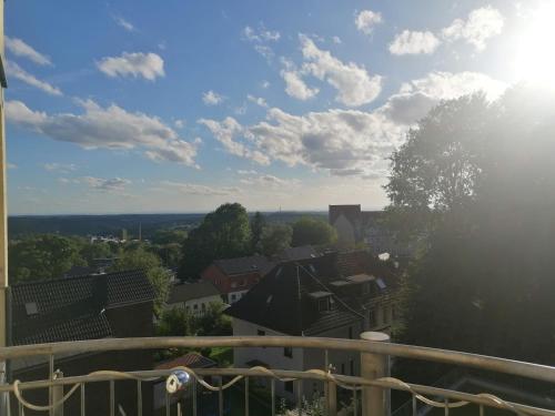 d'un balcon offrant une vue sur la ville. dans l'établissement Romantik Bdsm Apartment Skyview, à Remscheid