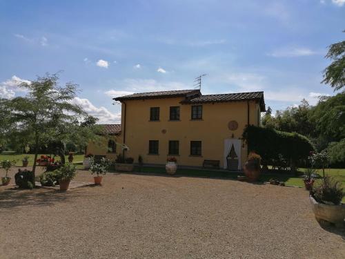 Un jardín fuera de Podere Piandarca