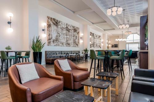 a lobby with a bar with chairs and tables at The Hamilton Alpharetta, Curio Collection By Hilton in Alpharetta