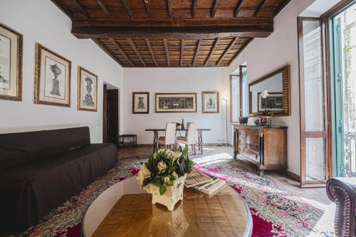 Via Giulia Charming Apartment with Balcony