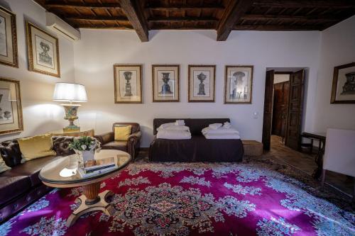 Via Giulia Charming Apartment with Balcony
