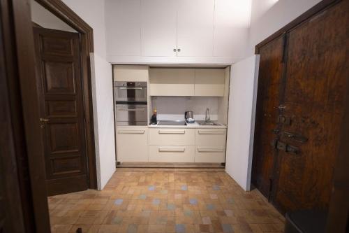 Via Giulia Charming Apartment with Balcony