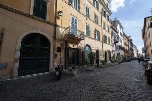 Via Giulia Charming Apartment with Balcony