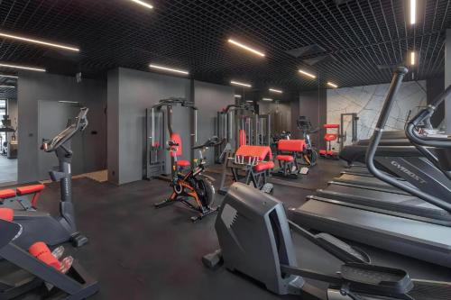 a gym with cardio machines and exercise bikes at L69 Warsaw Apartments in Warsaw