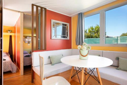 a living room with a table and a couch at Linda casita in El Palmar