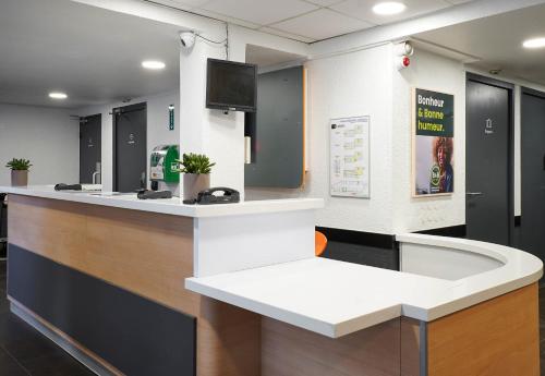 a reception desk in a hospital room at B&B HOTEL Marseille Parc Chanot in Marseille