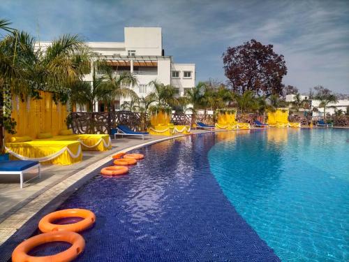 Swimmingpoolen hos eller tæt på MOMENTS RESORT