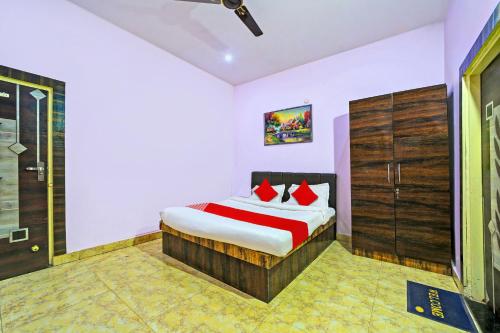 Cama o camas de una habitación en OYO Hotel Sunrise