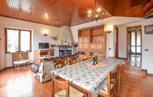 a kitchen and living room with a table and a couch at Beautiful Apartment In Ossimo Superiore in Cividate Camuno