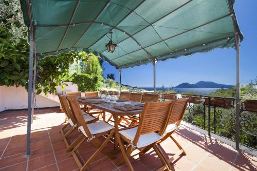 Een balkon of terras bij Villa Mary with magnificent view