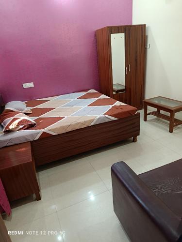 Krevet ili kreveti u jedinici u okviru objekta Shagun ek bandhan Banquet hall And Hotel