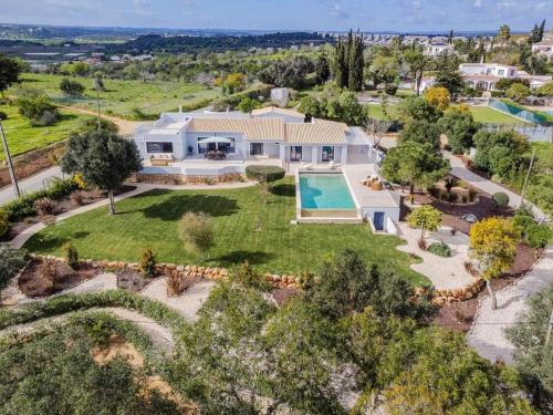 Lagos Luxe: Private 4BR Designer Villa with Pool