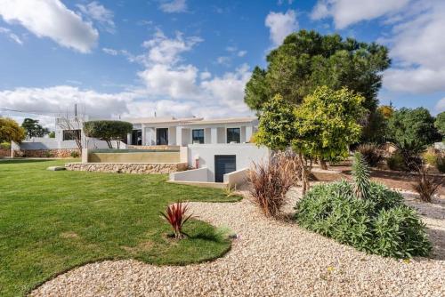 Lagos Luxe: Private 4BR Designer Villa with Pool