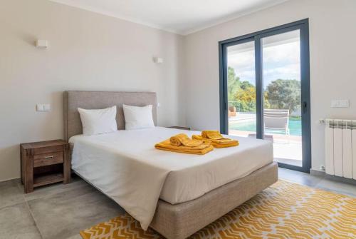 Lagos Luxe: Private 4BR Designer Villa with Pool