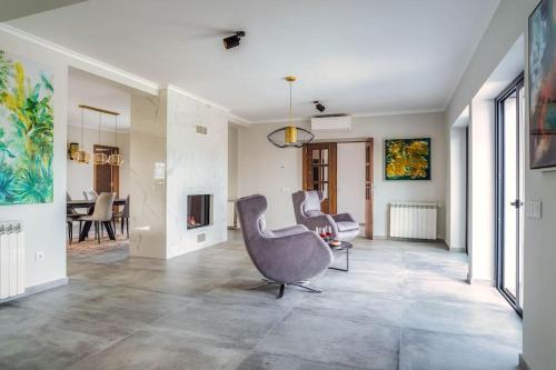 Lagos Luxe: Private 4BR Designer Villa with Pool