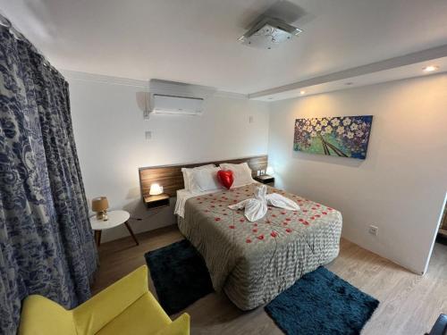 Un pat sau paturi într-o cameră la Apartamentos de Altitude Urubici