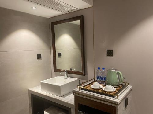a bathroom with a sink and a mirror at 啡酒店（天河北店） in Guangzhou