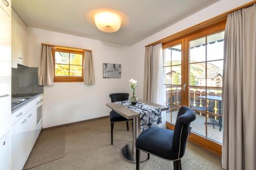 Imagen de la galería de Ferienwohnungen Hotel Allegra, en Zuoz