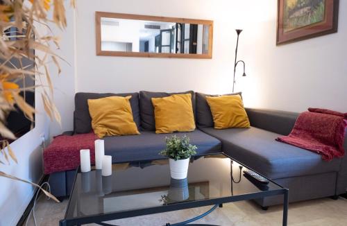Apartamento con encanto en patio sevillano (204)