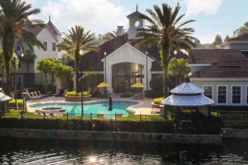 Gambar di galeri bagi Luxury Condo w/Pool&Hotub di West Chase