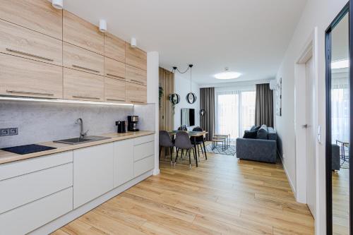 Kuchyň nebo kuchyňský kout v ubytování Balticus Apartamenty Promenada Gwiazd 14