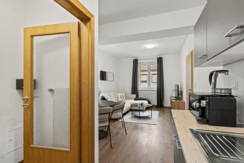 FarawayHomes Studio Fohnsdorf #4にあるキッチンまたは簡易キッチン