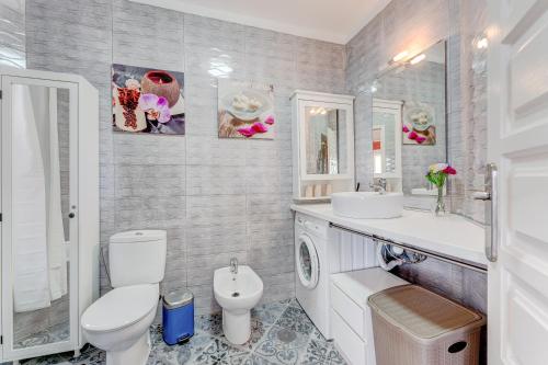 a bathroom with a toilet and a sink at APARTMENT IN AMARILLA GOLF 2 bedrooms in San Miguel de Abona