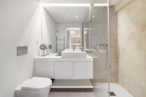 WHome Urban Oasis: Modern Living with Parking & AC
