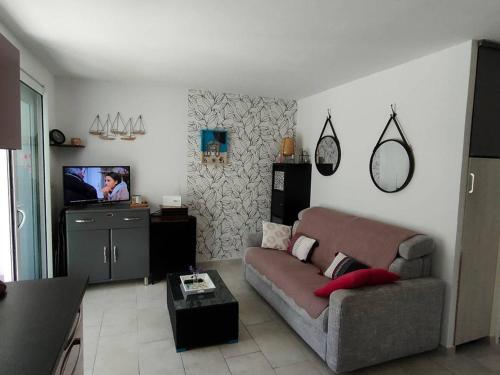 Fotografia z galérie ubytovania Rez-de-jardin calme proche commodités, plage, parking privé, clim, terrasse - Idéal famille - FR-1-723-36 v destinácii Cap d'Agde