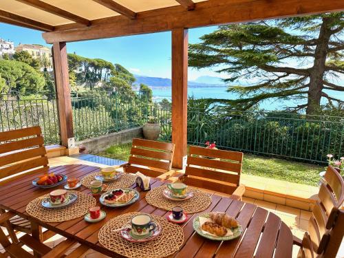 Galeriebild der Unterkunft Villa Teresa con piscina costiera amalfitana in Vietri